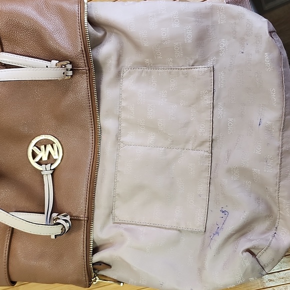 Michael Kors Jet Set Leather Tote - Picture 11 of 13